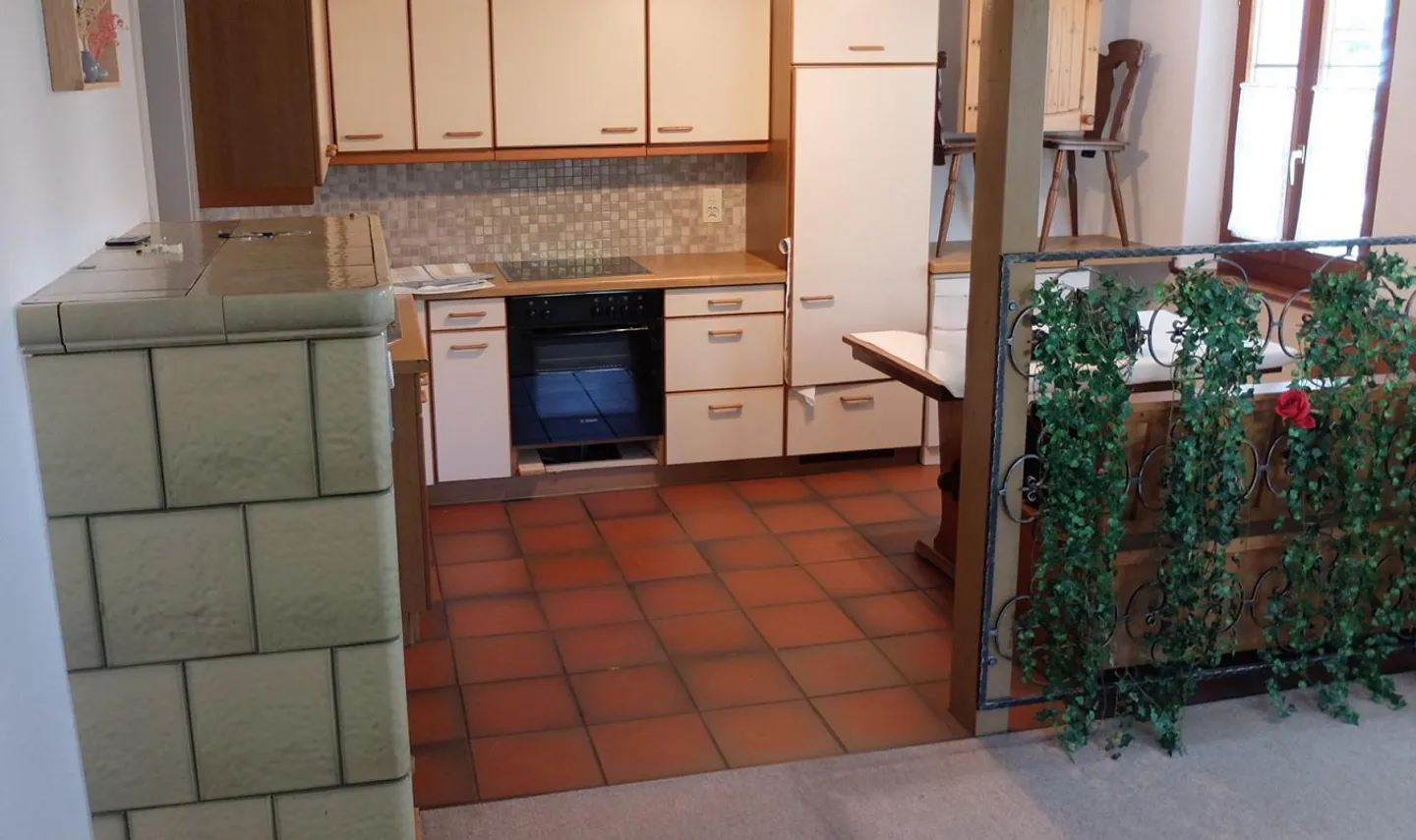 4.5 Zimmer Einfamilienhaus zweiseitig angebaut mit Autoabstellplatz - Photo 3 of 9