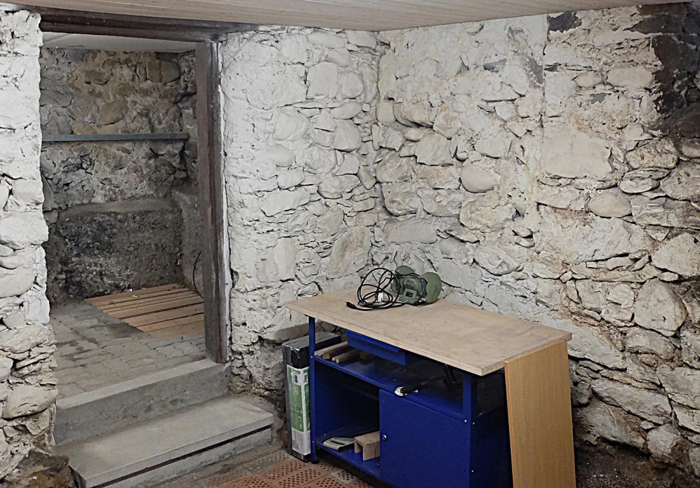 4.5 Zimmer Einfamilienhaus zweiseitig angebaut mit Autoabstellplatz - Photo 9 of 9