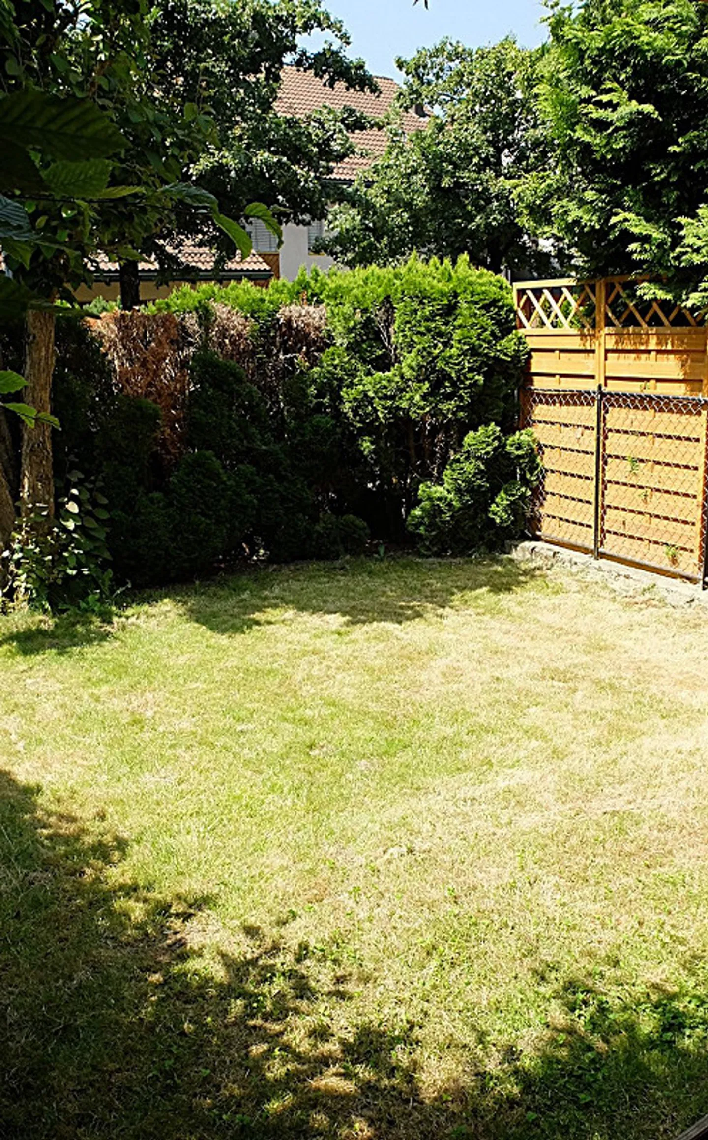 4.5 Zimmer Einfamilienhaus zweiseitig angebaut mit Autoabstellplatz - Photo 7 of 9