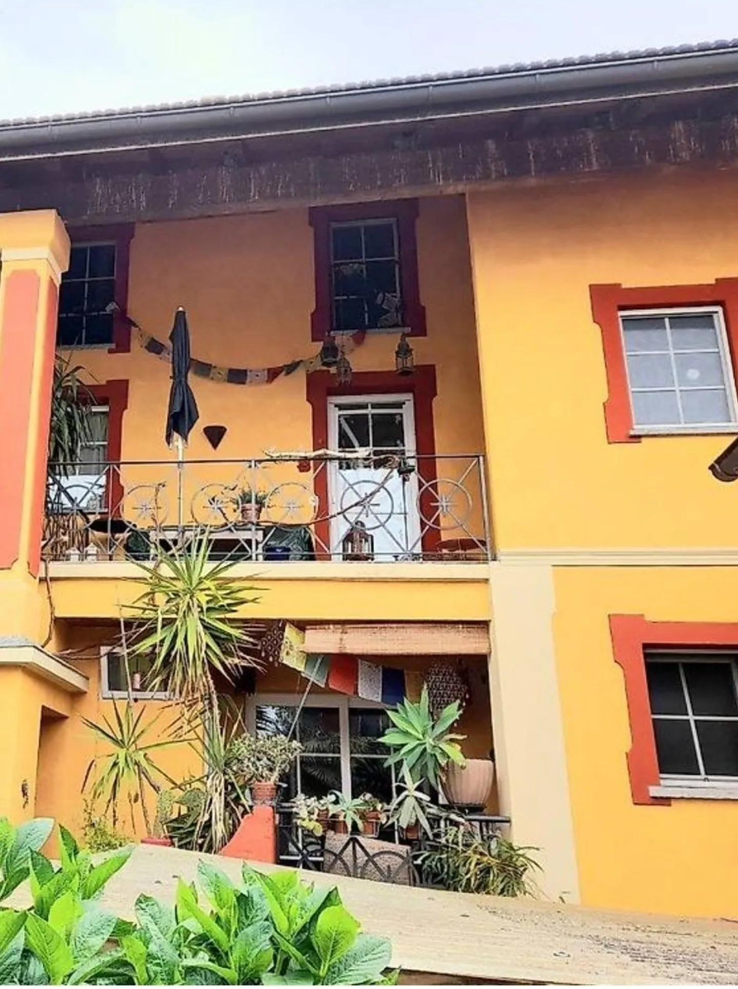 Villa aus der Epoche mit botanischem Garten und drei unabhängigen Wohnungen - Gudo, Bellinzona - Foto 1 von 13