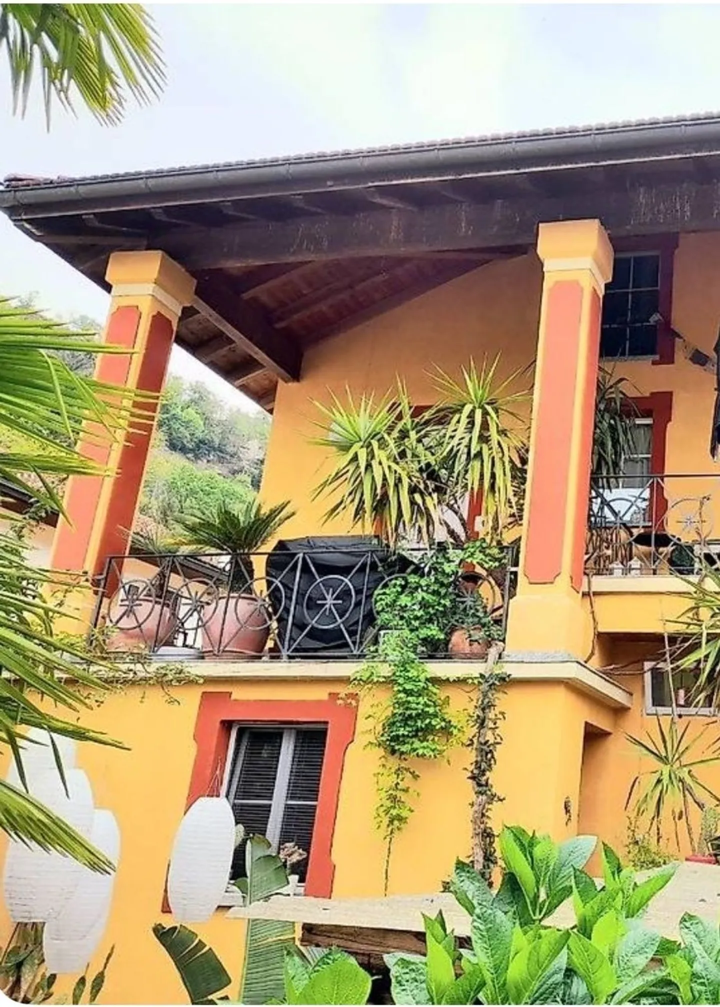 Villa aus der Epoche mit botanischem Garten und drei unabhängigen Wohnungen - Gudo, Bellinzona - Foto 2 von 13