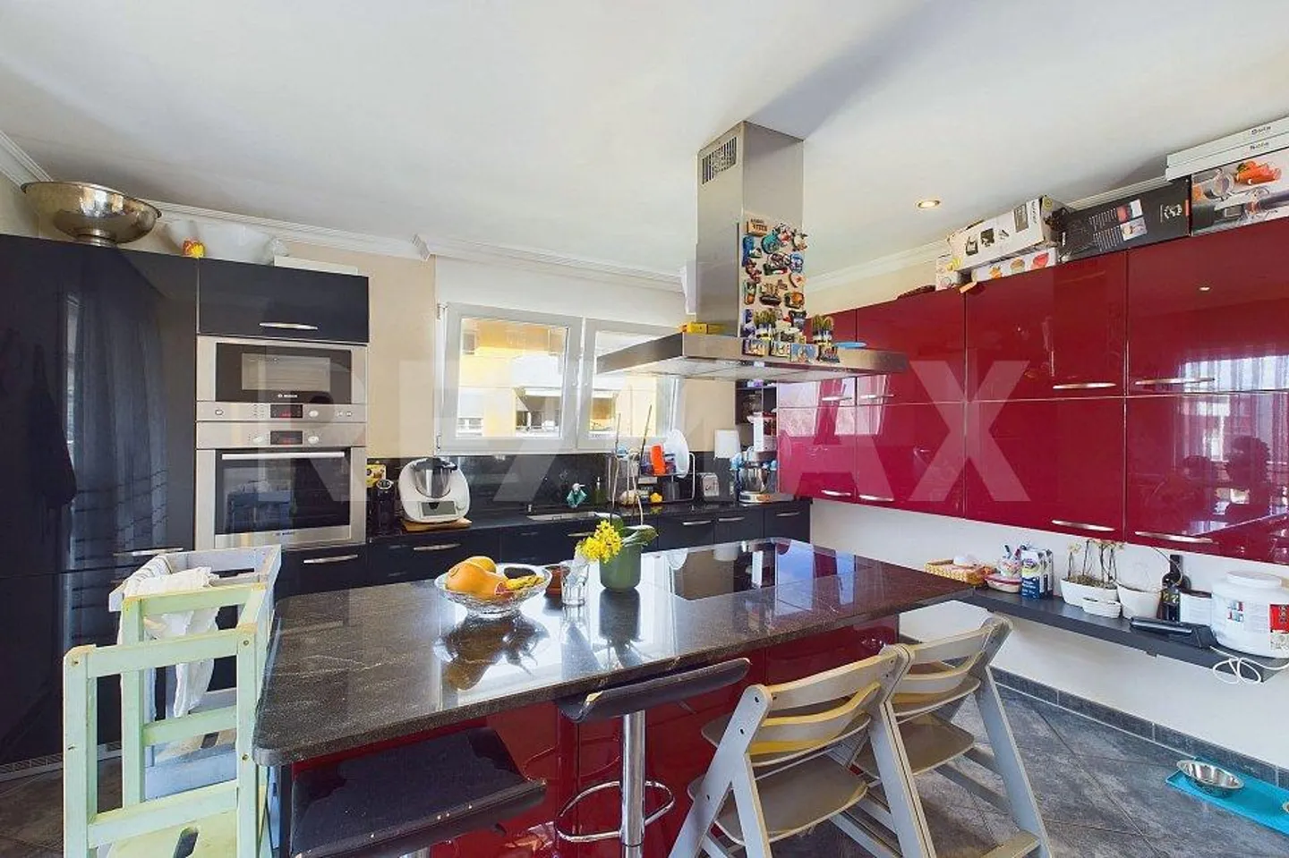 Modern Apartment with Terrace - Photo 12 of 13