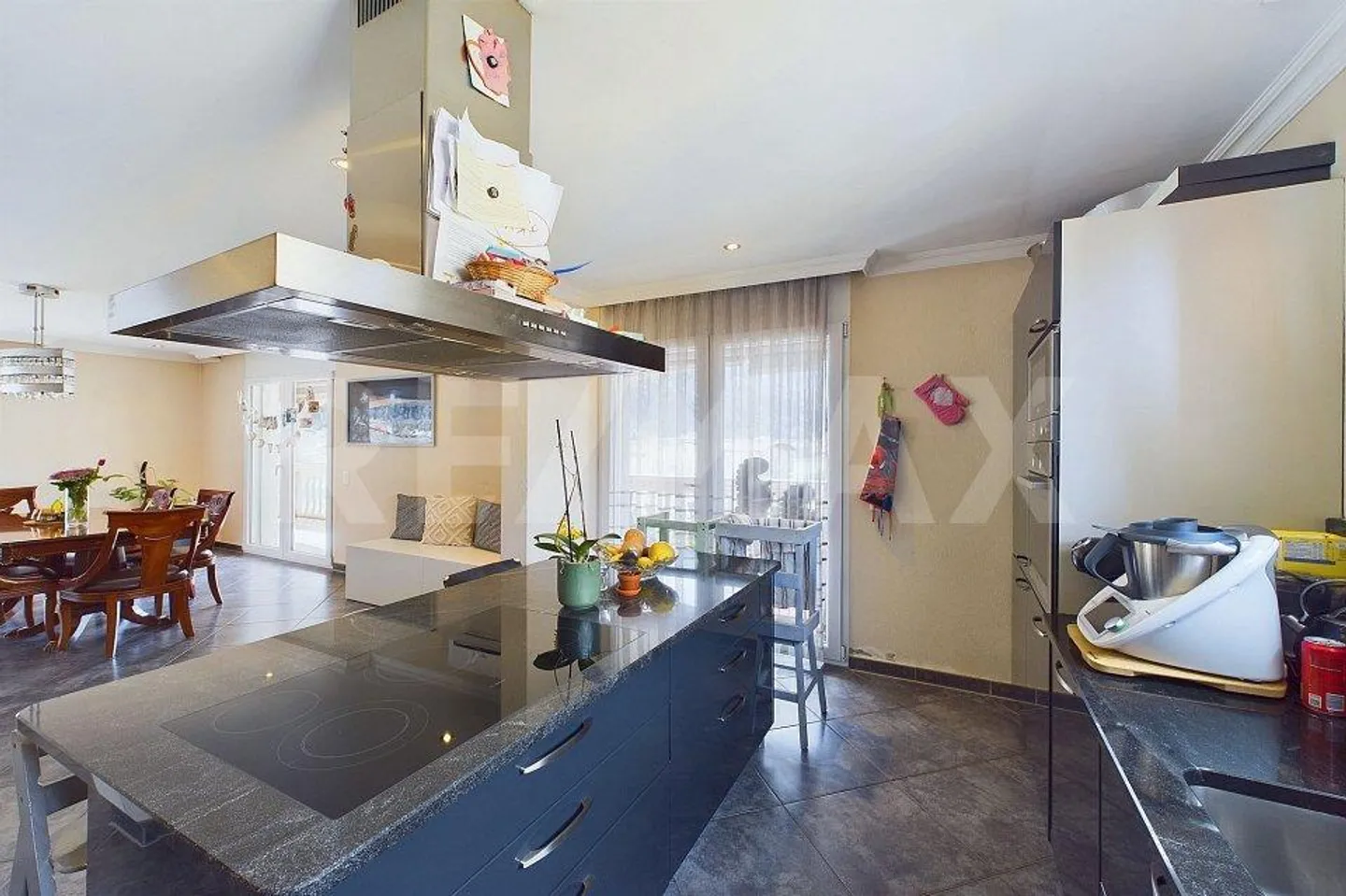 Modern Apartment with Terrace - Photo 13 of 13