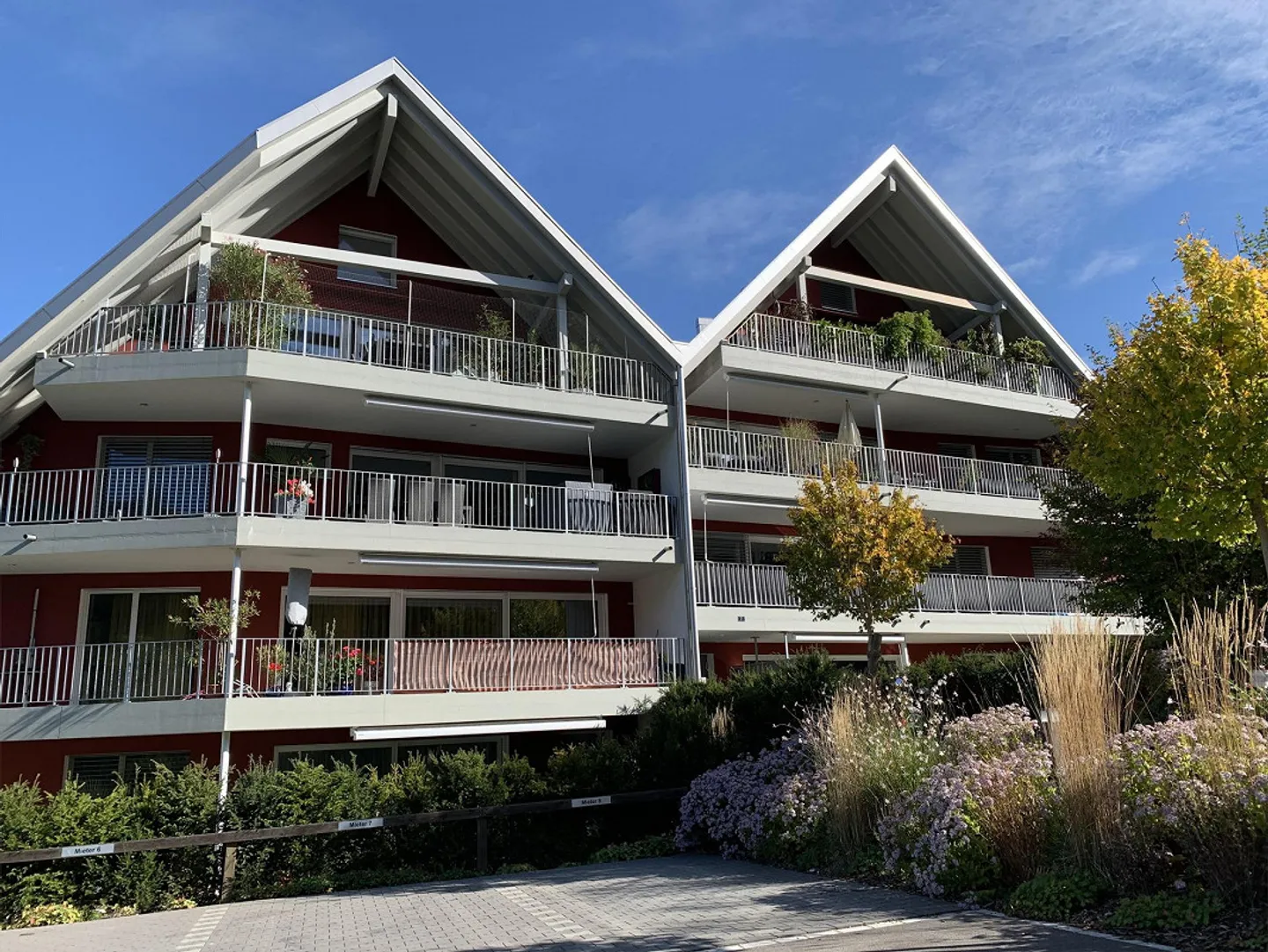 Helle 4.5-Zimmerwohnung mit Waldsicht an ruhiger Lage in Langwiesen - Photo 1 sur 7