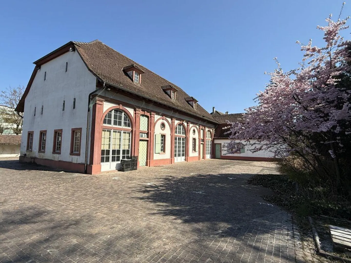 Historische Gewerbeliegenschaft - Foto 2 von 10