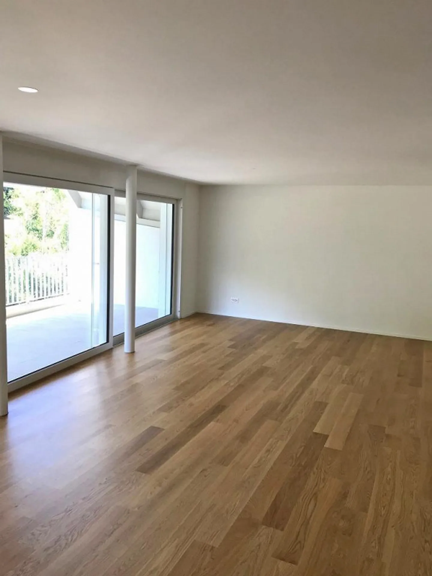 Helle 4.5-Zimmerwohnung mit Waldsicht an ruhiger Lage in Langwiesen - Photo 3 sur 7