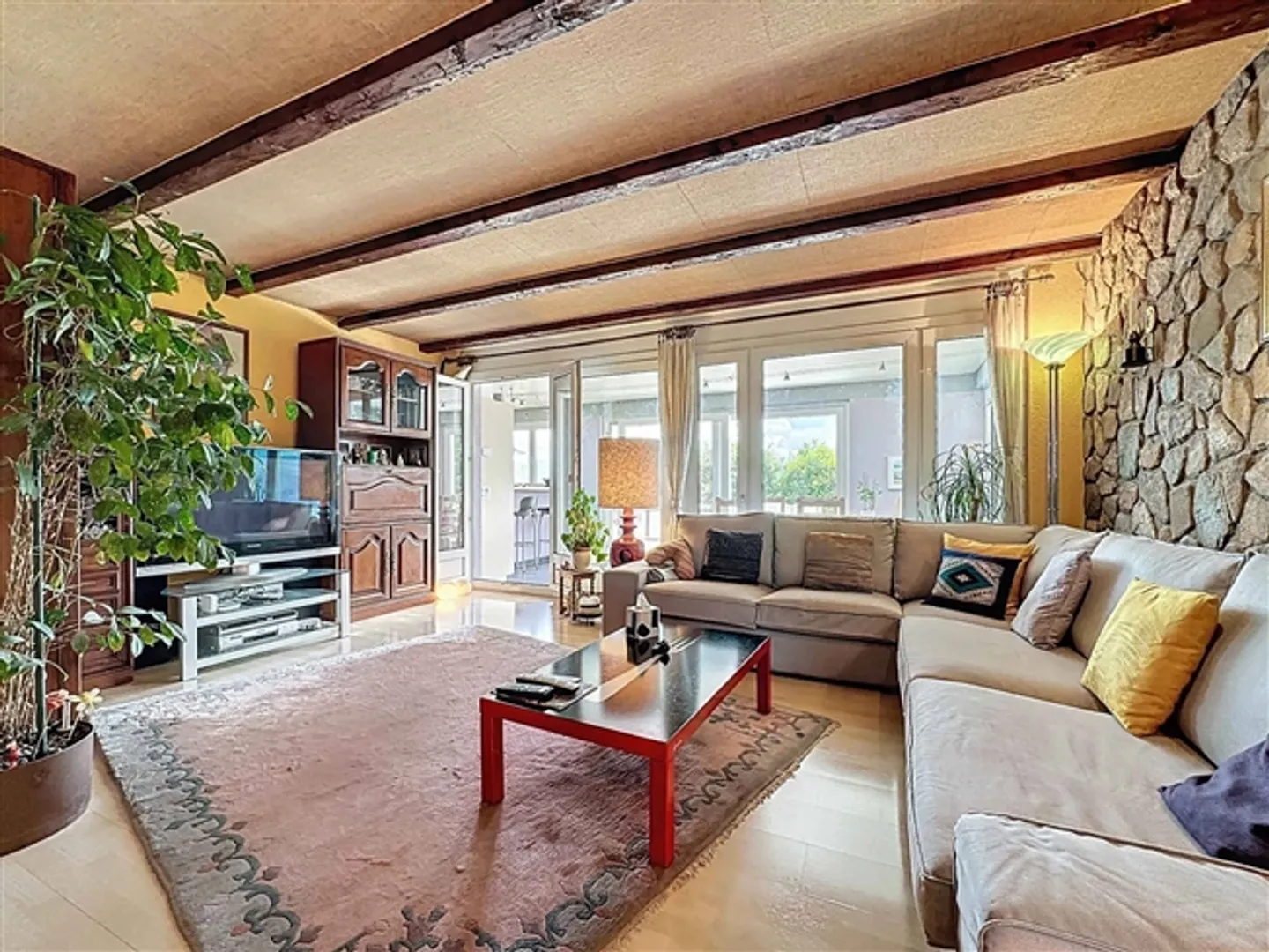 15 minutes from Lausanne, detached villa of 180 m2 in the heart of the village - Photo 2 of 13