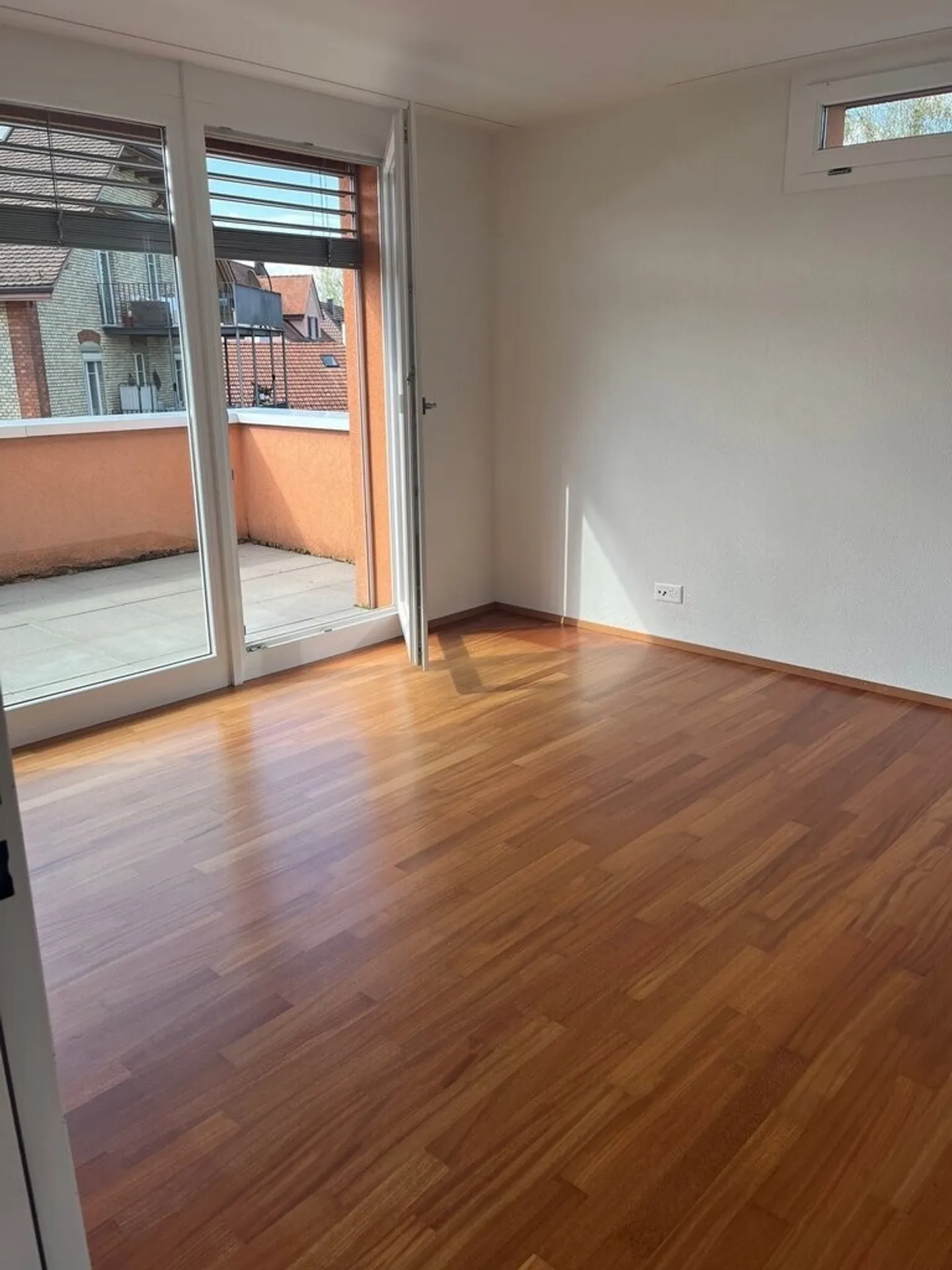 Living in a central location - Photo 4 of 9