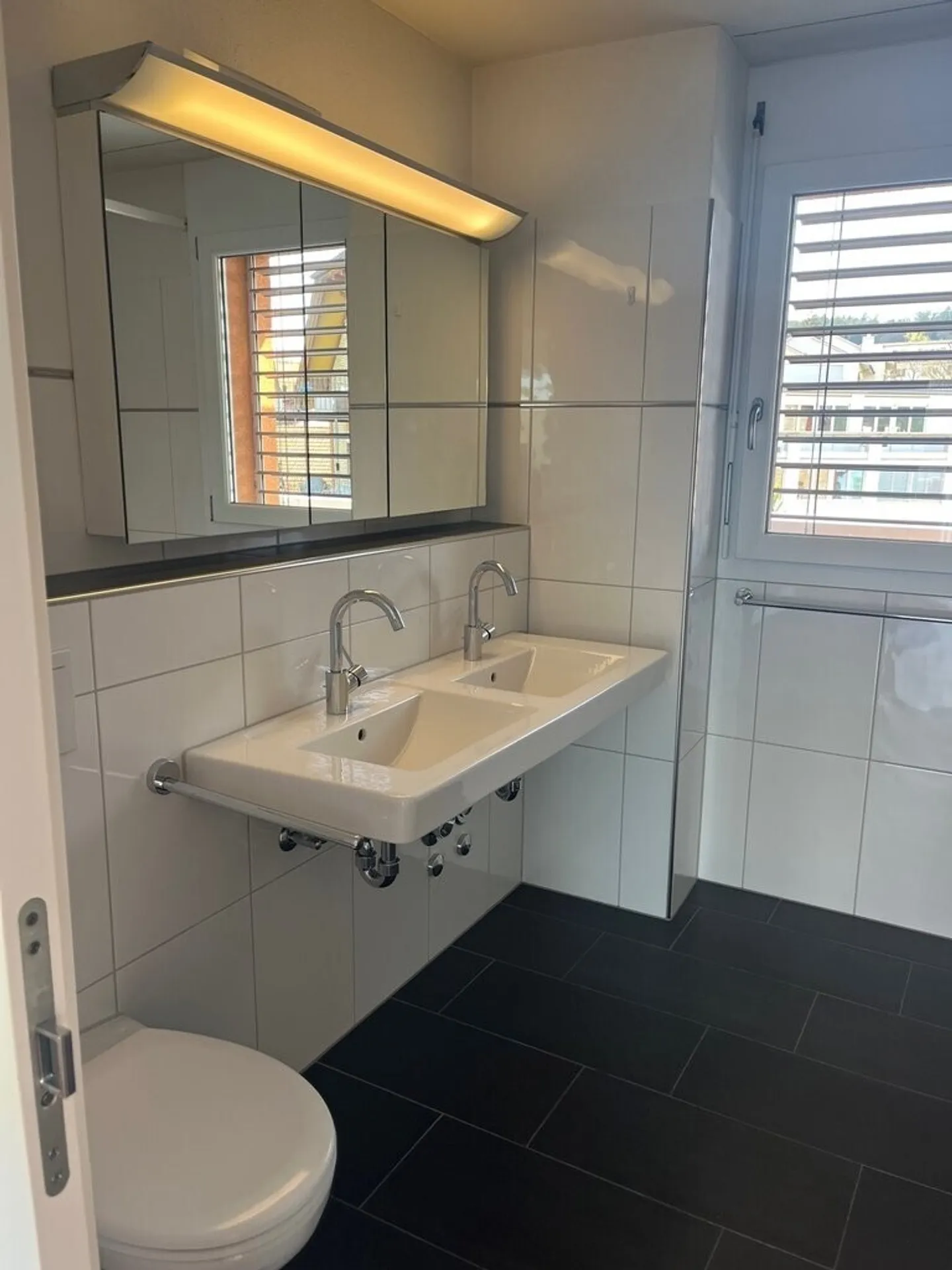 Living in a central location - Photo 7 of 9