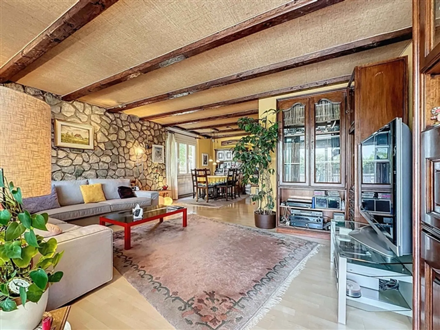 15 minutes from Lausanne, detached villa of 180 m2 in the heart of the village - Photo 4 of 13