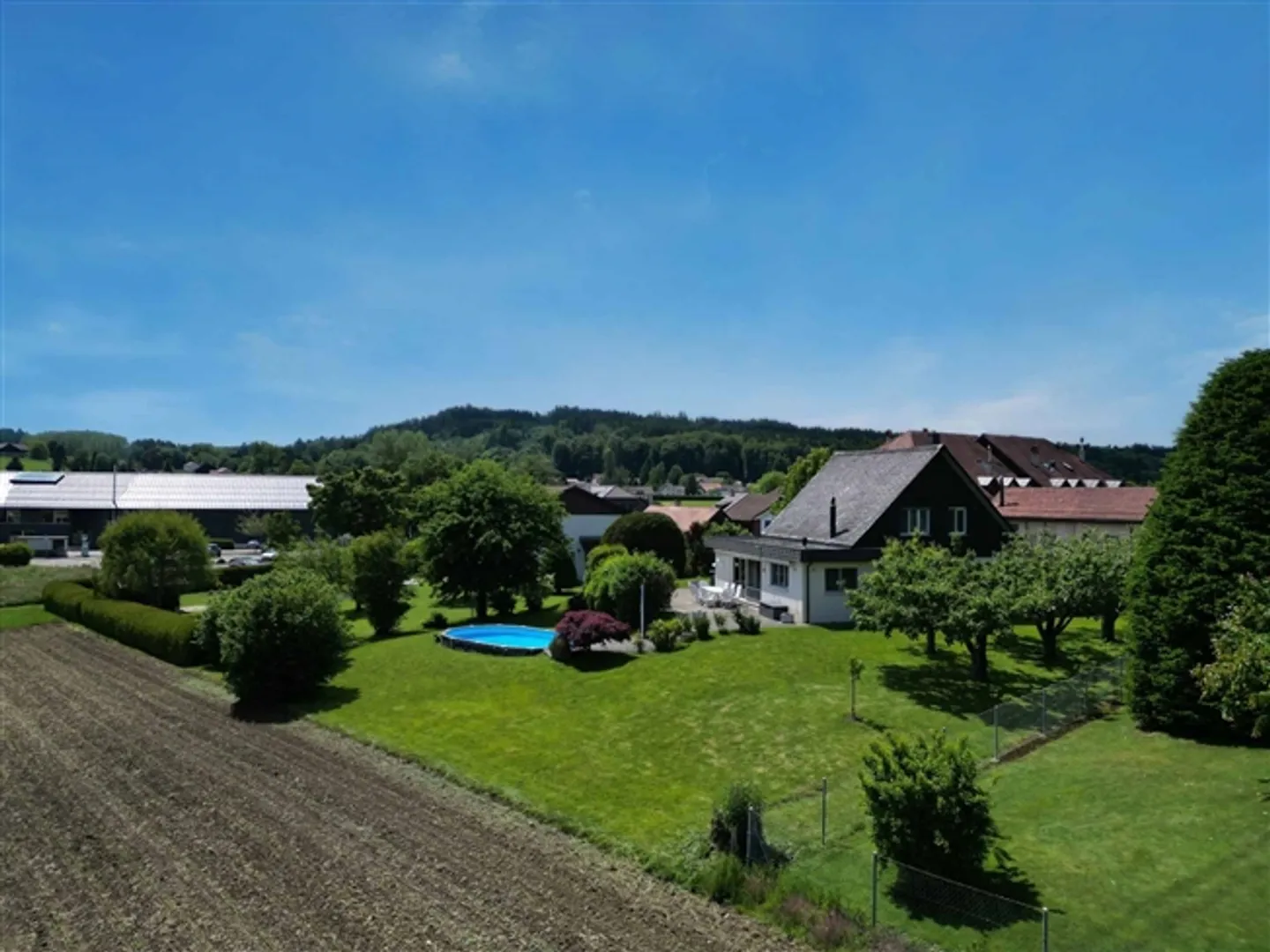 15 minutes from Lausanne, detached villa of 180 m2 in the heart of the village - Photo 11 of 13
