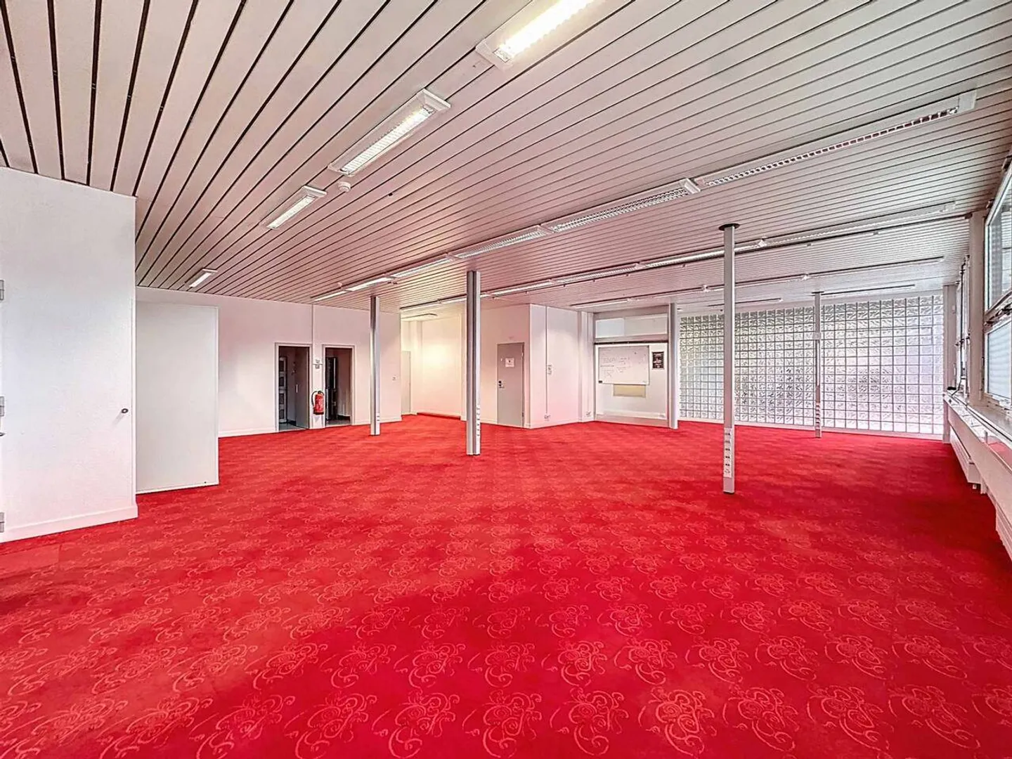 Spazio commerciale o amministrativo - Foto 3 di 8