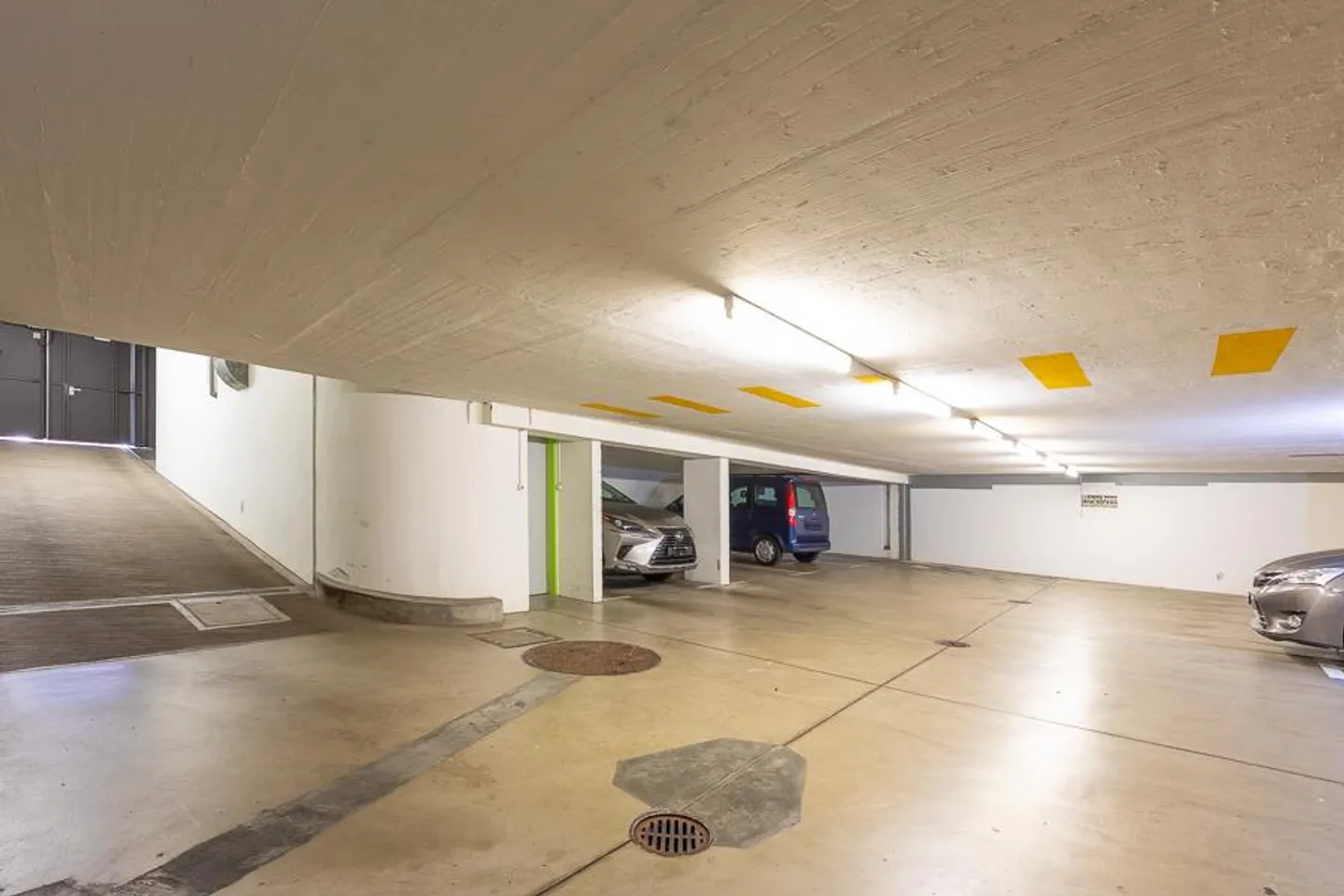Posti auto vicino a Aeschenplatz - Foto 2 di 2