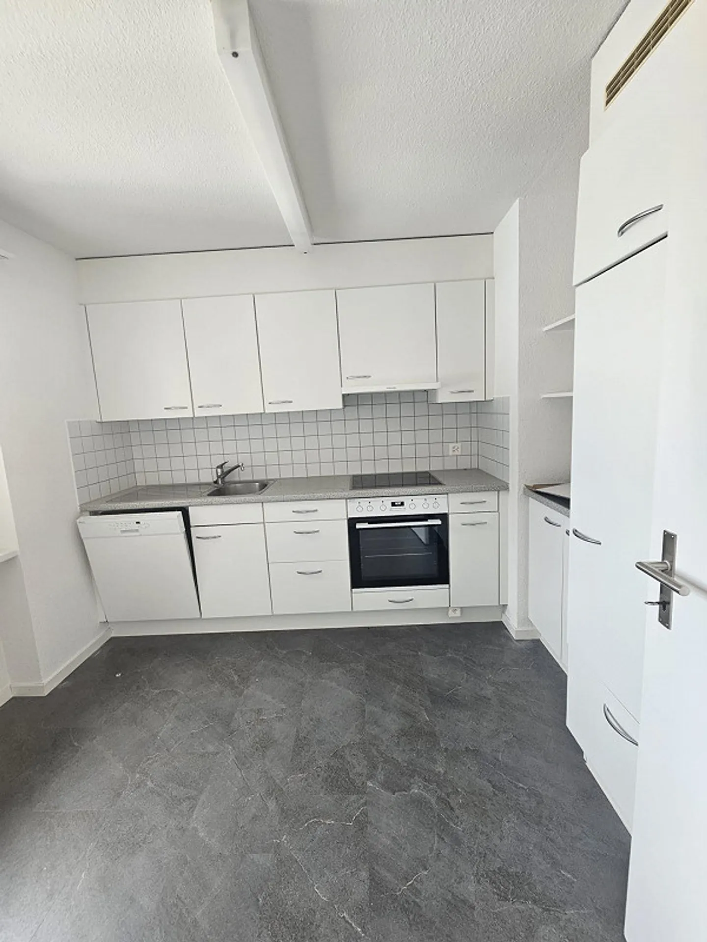 Living happiness in Gossau: Freshly renovated, central yet in the green! - Photo 2 of 9