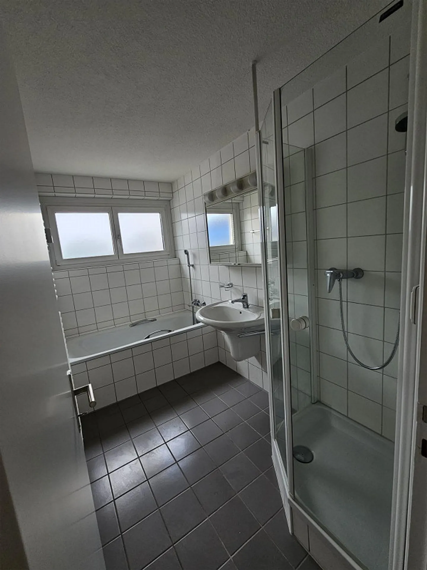 Living happiness in Gossau: Freshly renovated, central yet in the green! - Photo 8 of 9