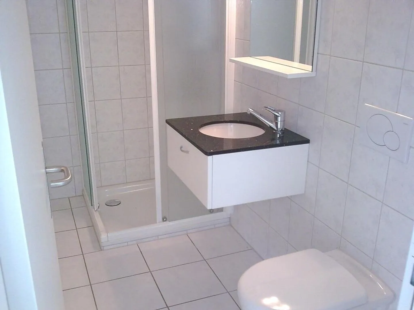 Spacious 2.5-room apartment with glazed balcony - Photo 7 of 9