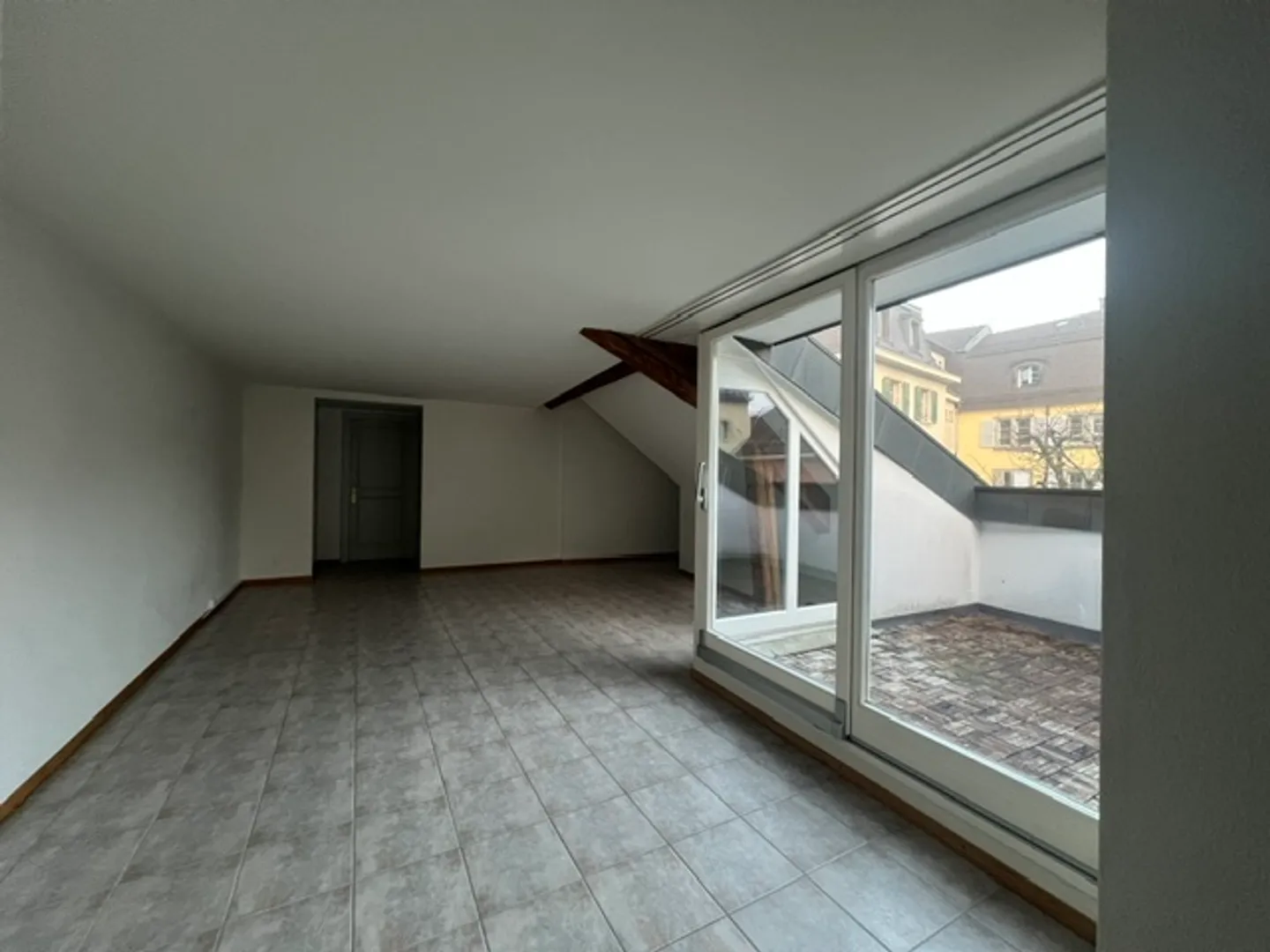 Charmante 2.5-Zimmer-Wohnung im 3. Stock im Zentrum von Lausanne - Foto 3 von 8