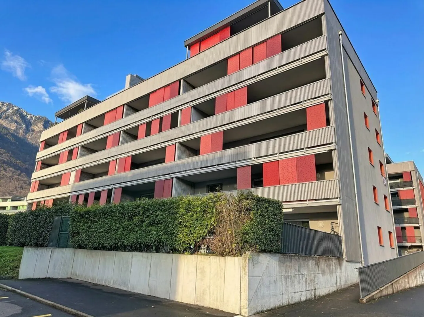 Sehr geräumige 4,5 Zimmer mit großem Balkon in Collombey - Foto 1 von 12