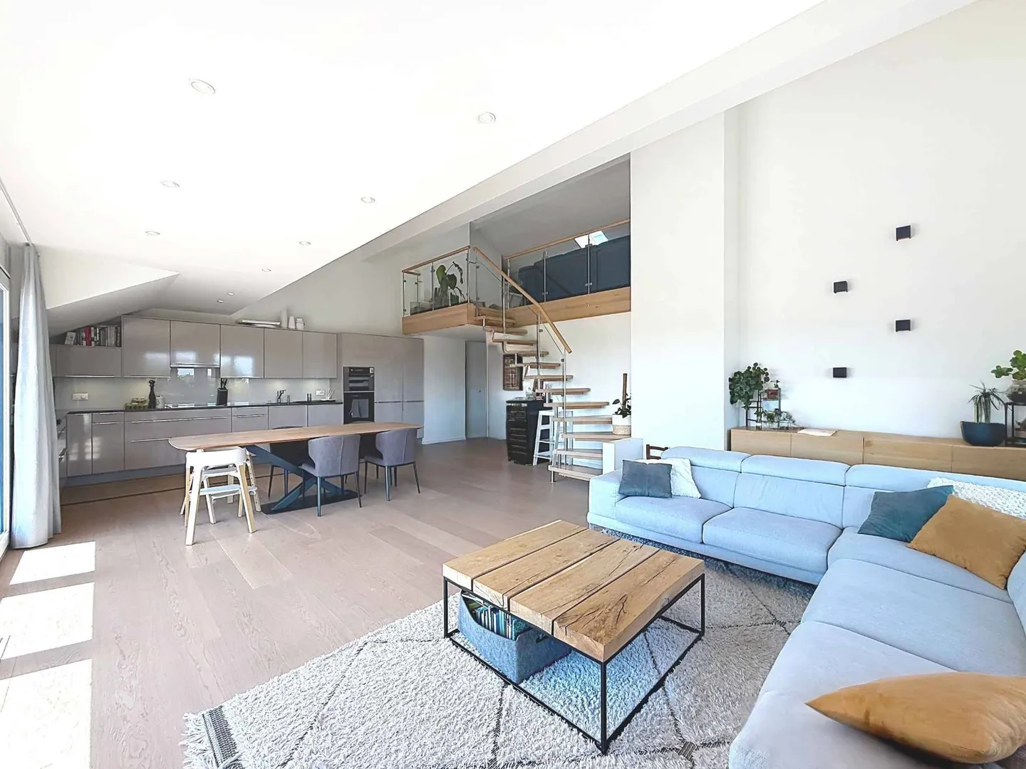 EXCLUSIVITE - Spacieux et lumineux appartement de 4,5 pièces + mezzanine - Foto 1 di 11