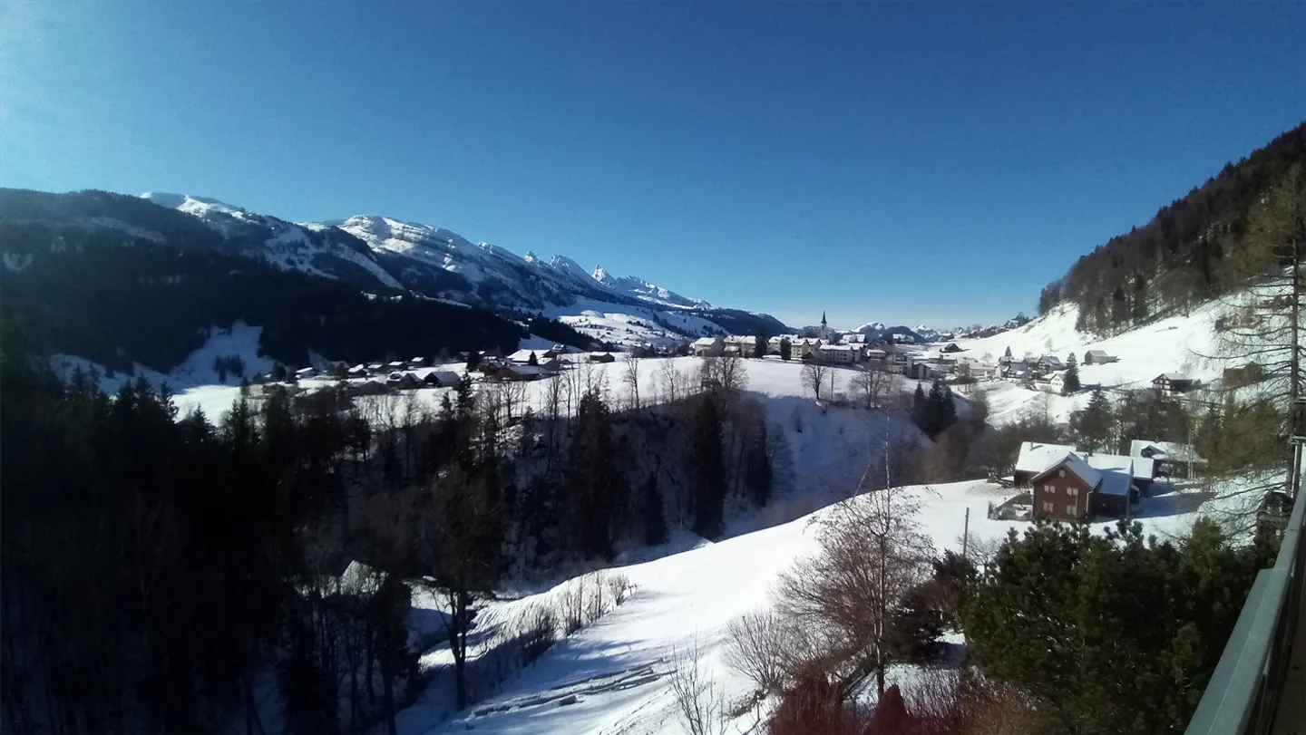 High-quality large 4.5 room apartment with top view and sunshine - Photo 4 of 29