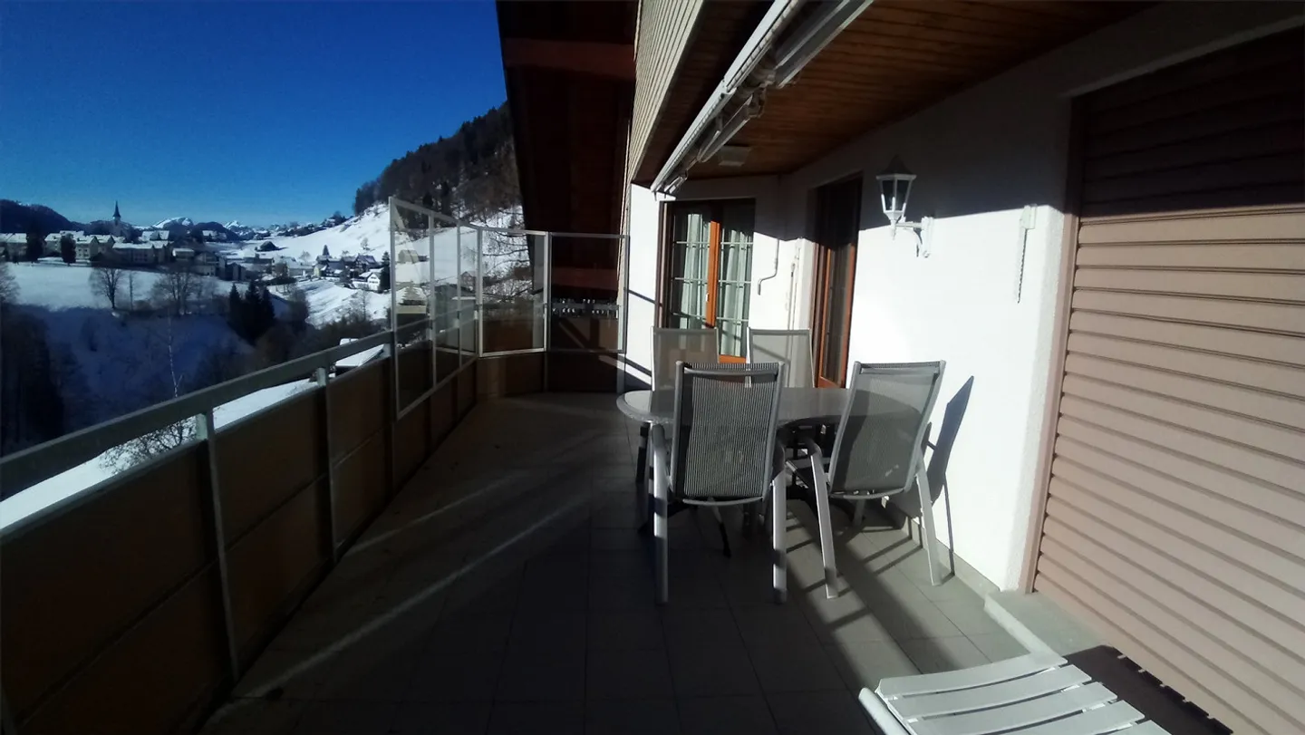 High-quality large 4.5 room apartment with top view and sunshine - Photo 6 of 29