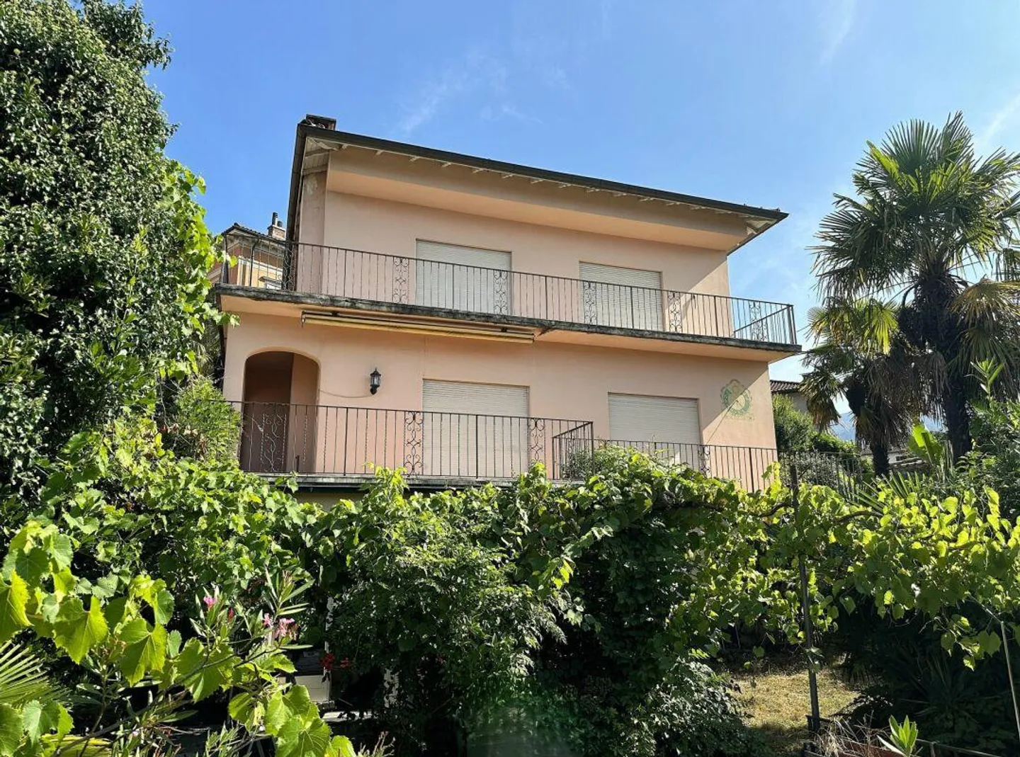 Charming historic villa with breathtaking views of Lake Maggiore - Photo 2 of 5