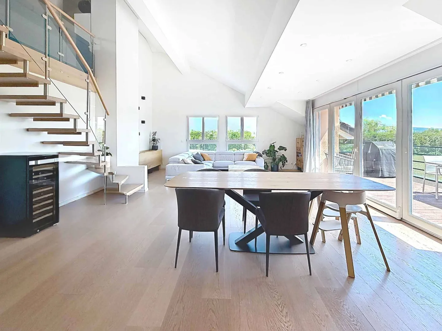 EXCLUSIVITE - Spacieux et lumineux appartement de 4,5 pièces + mezzanine - Foto 2 di 11