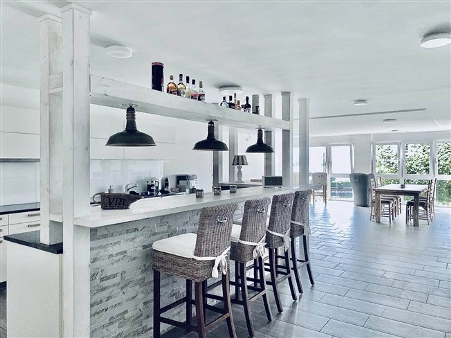 6 Room apartment - Photo 2 of 11