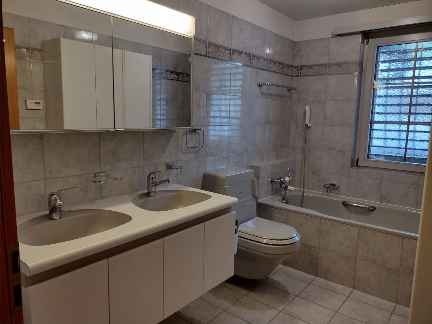 High-quality large 4.5 room apartment with top view and sunshine - Photo 28 of 29