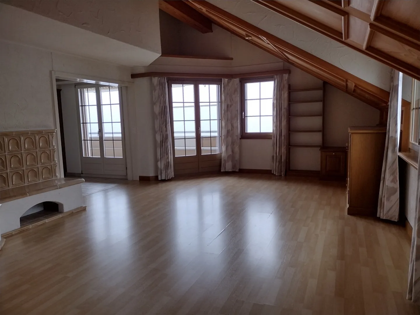 High-quality large 4.5 room apartment with top view and sunshine - Photo 17 of 29