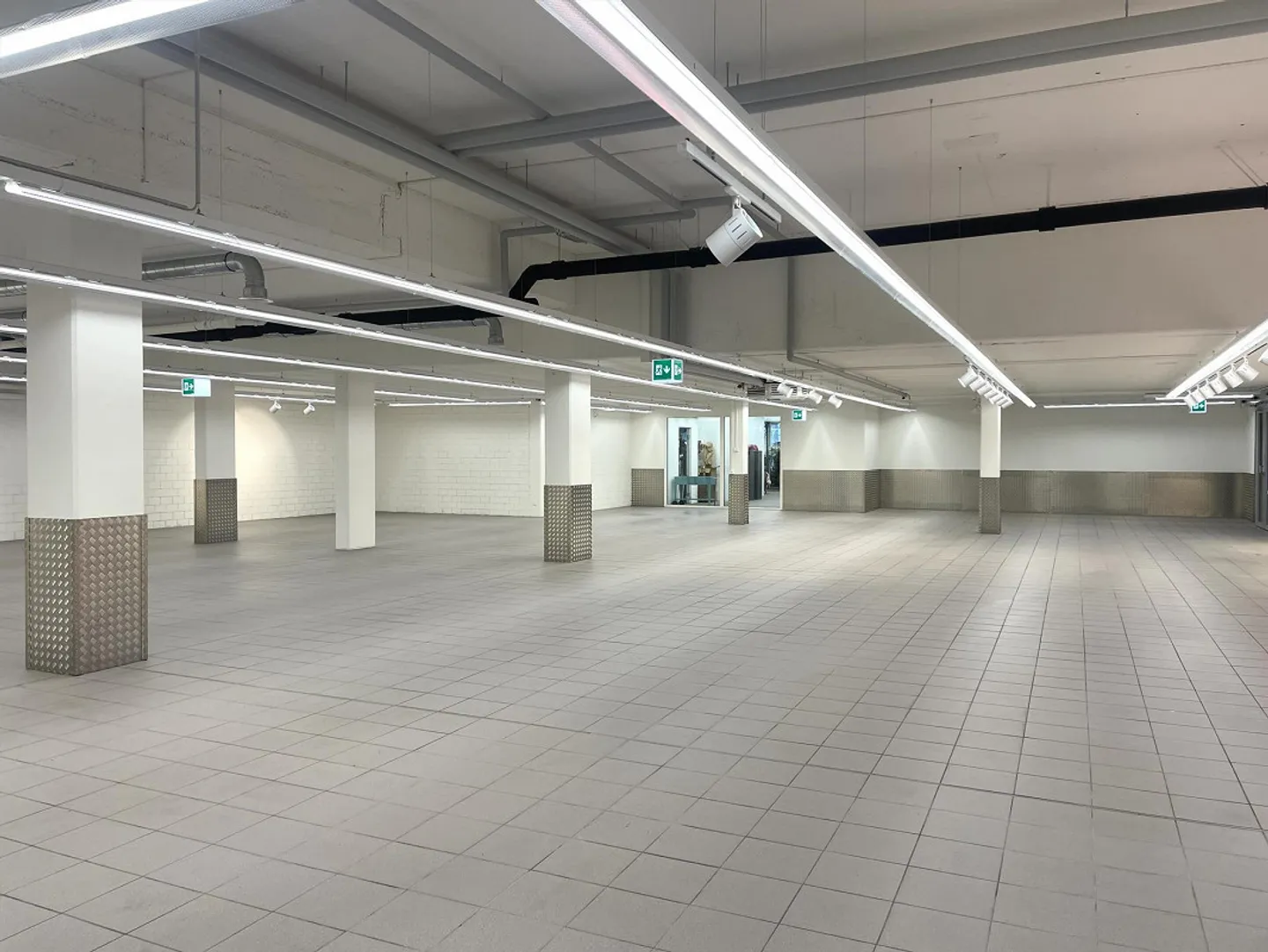 Spazio commerciale e di stoccaggio in affitto nel Stocker Center - Foto 3 di 5