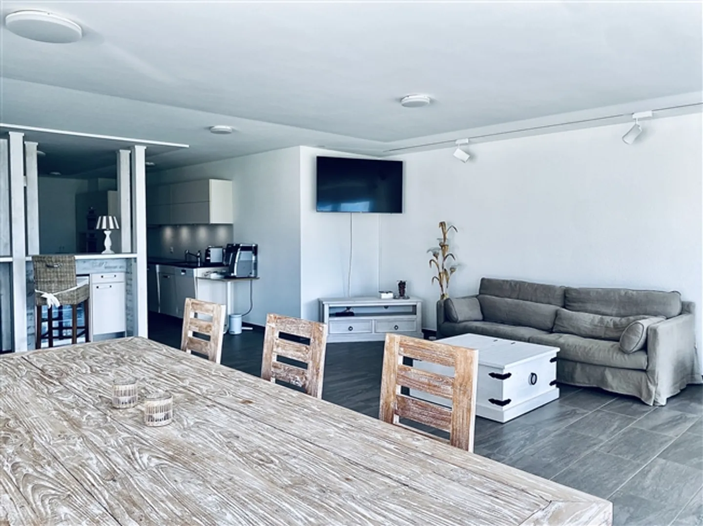 6 Room apartment - Photo 4 of 11