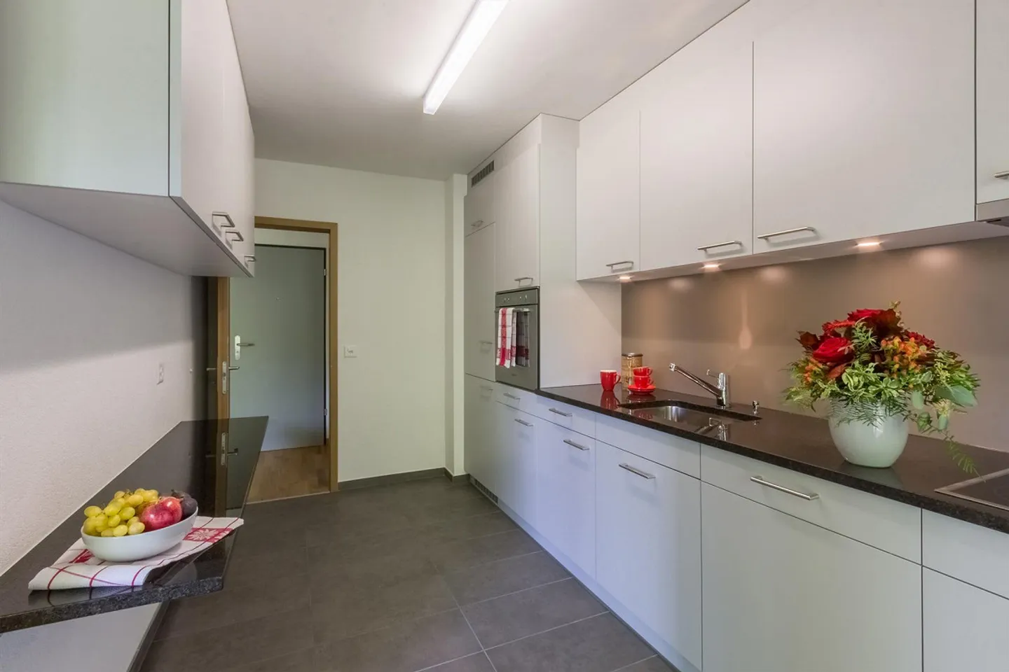 Charming 2.5-Room Apartment - Photo 3 of 6