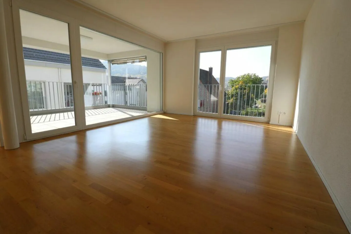 Appartement lumineux de 2,5 pièces au cœur de la belle Thayngen - Photo 3 sur 9