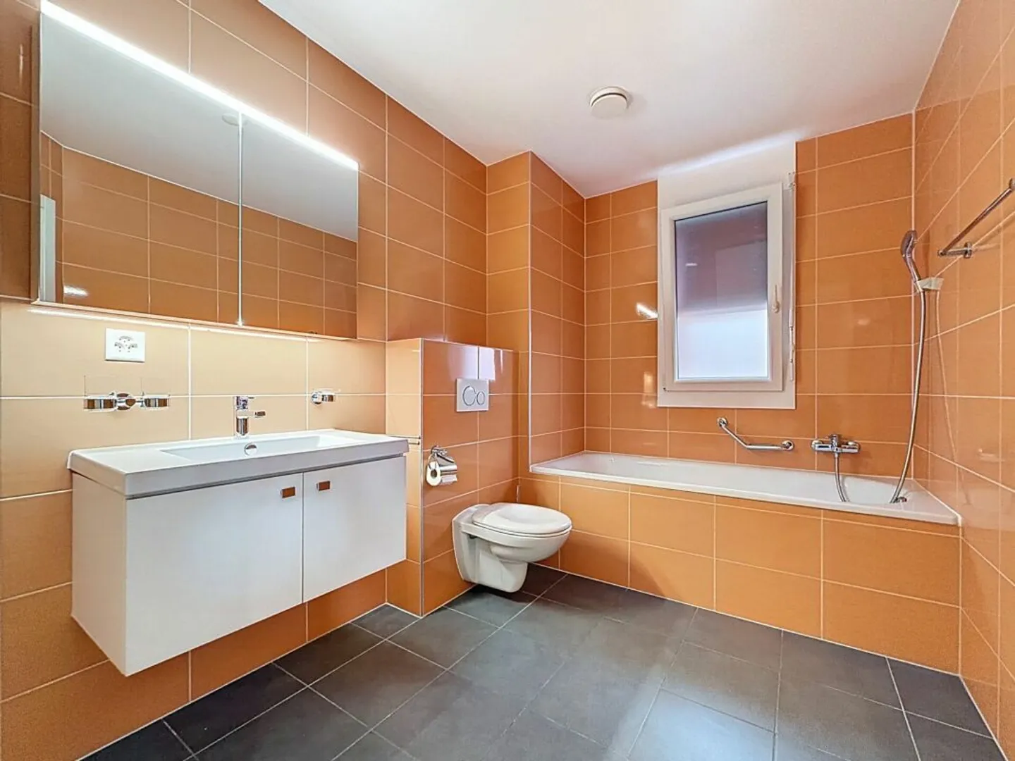 Sehr geräumige 4,5 Zimmer mit großem Balkon in Collombey - Foto 10 von 12