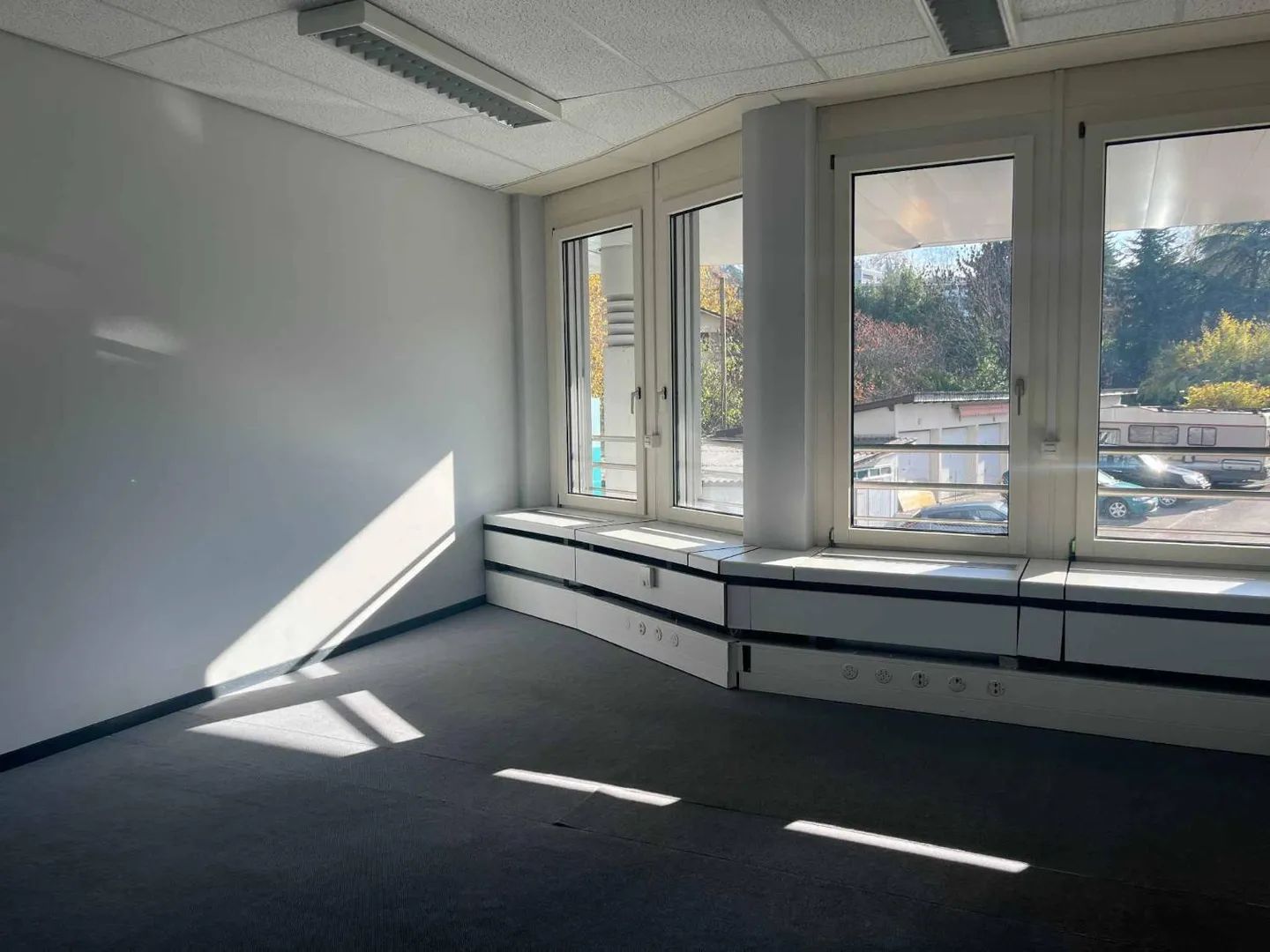 Bureaux de 240m2 lumineux près de l'aéroport et de la Place des Nations - Photo 5 sur 10