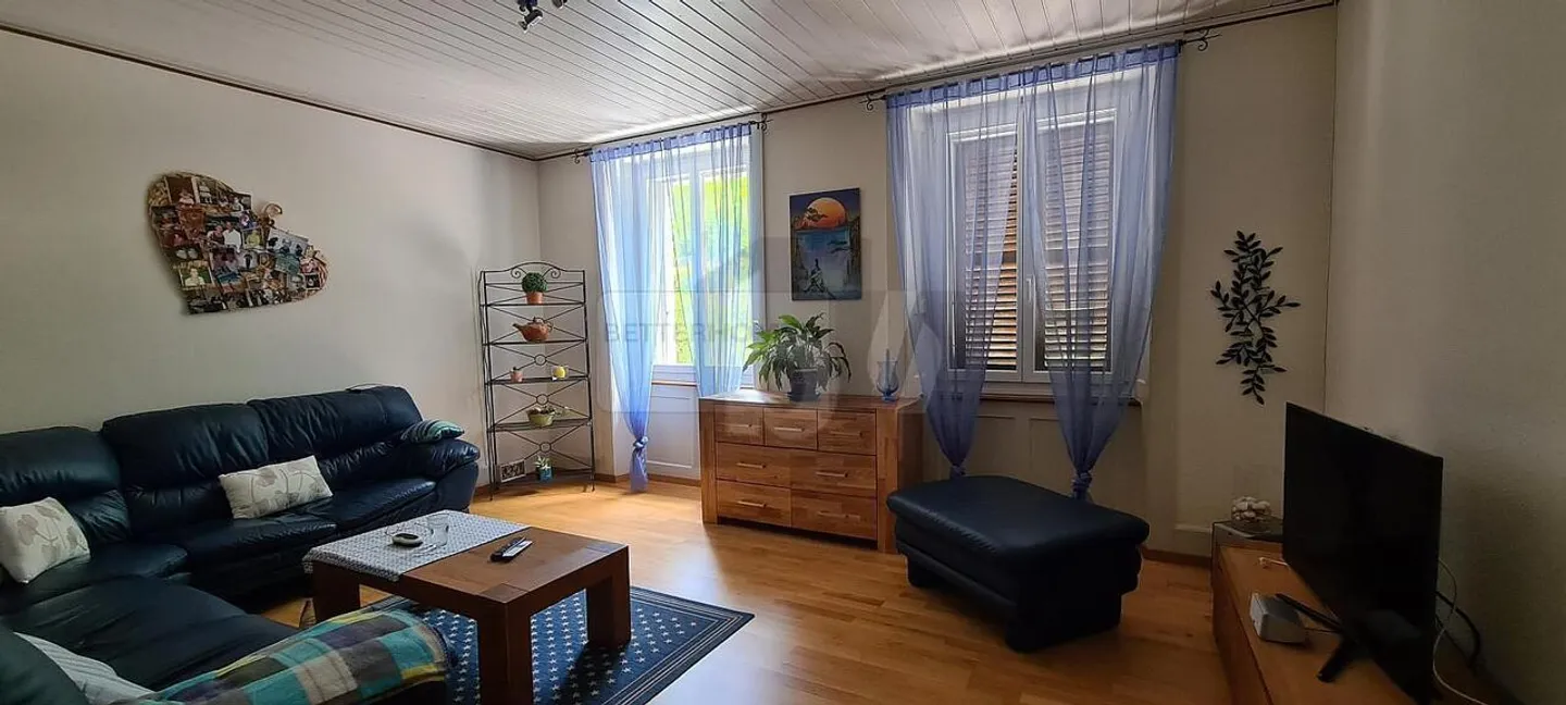 Appartement spacieux avec terrasse - Photo 3 sur 5