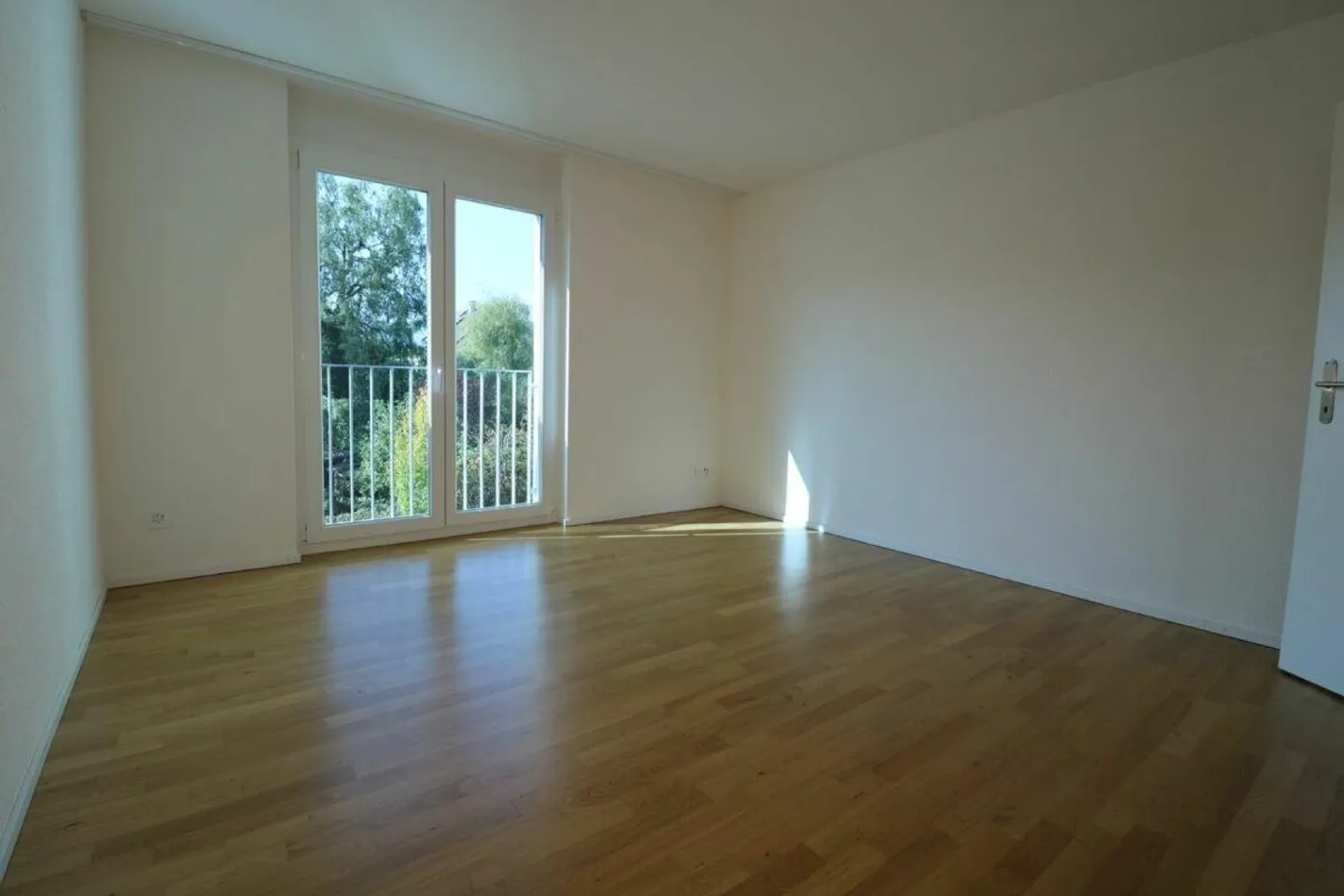 Appartement lumineux de 2,5 pièces au cœur de la belle Thayngen - Photo 4 sur 9