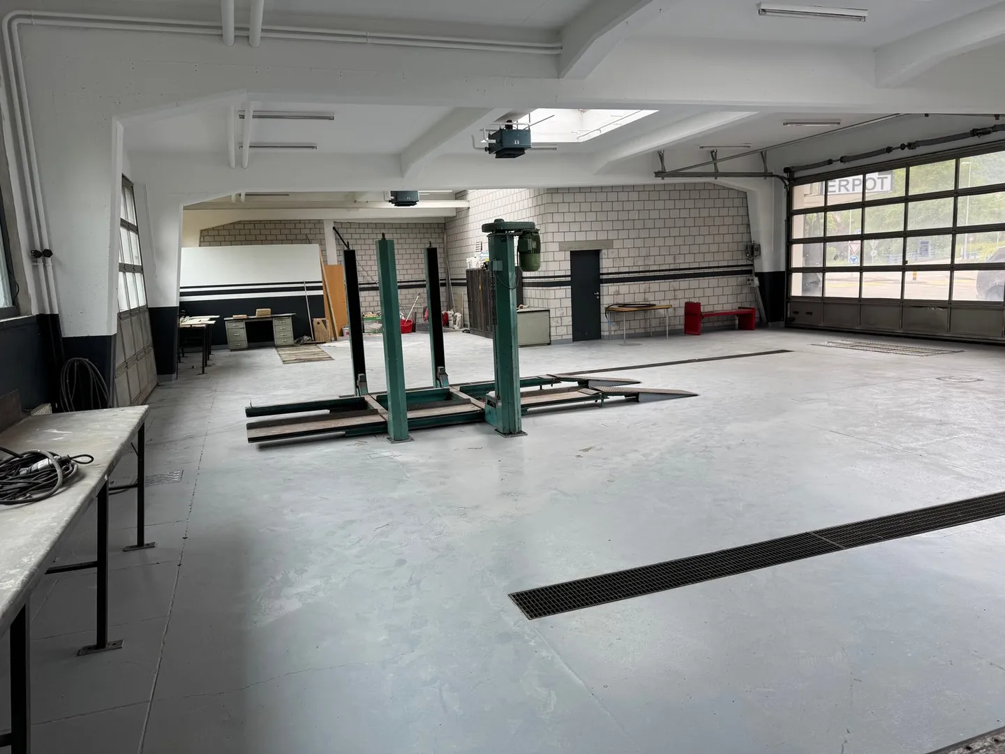 Autowerkstatt in Moutier zu vermieten - Foto 1 von 16