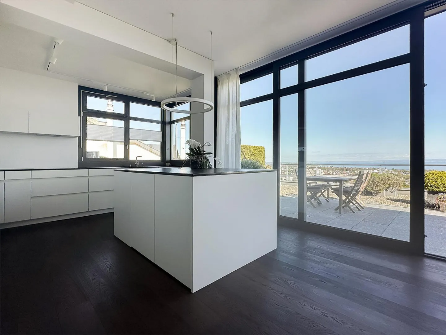4.5-Room Terrace House with Stunning Lake View in Rorschacherberg - Photo 3 of 12