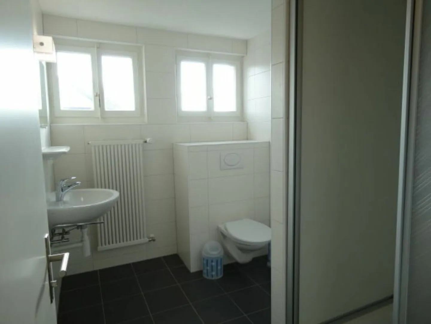 Chambre individuelle ou double meublée directement à la gare de Rupperswil - Photo 6 sur 6