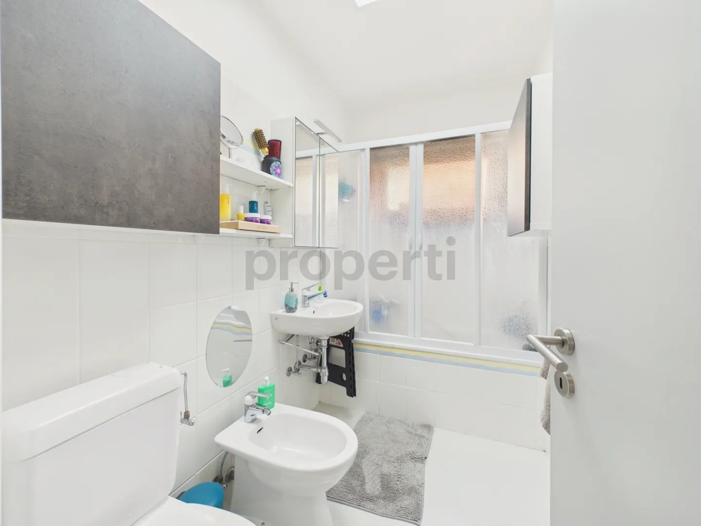 Esclusivo Appartamento 4.5 locali con Piscina Condominiale (both 1st and 2nd Residence) - Photo 11 of 13