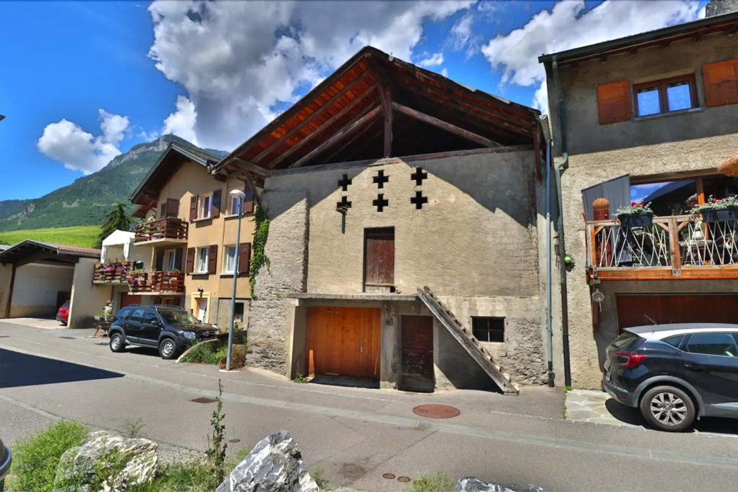 Bauwerk zur Renovierung mit Baugenehmigung - Foto 2 von 10