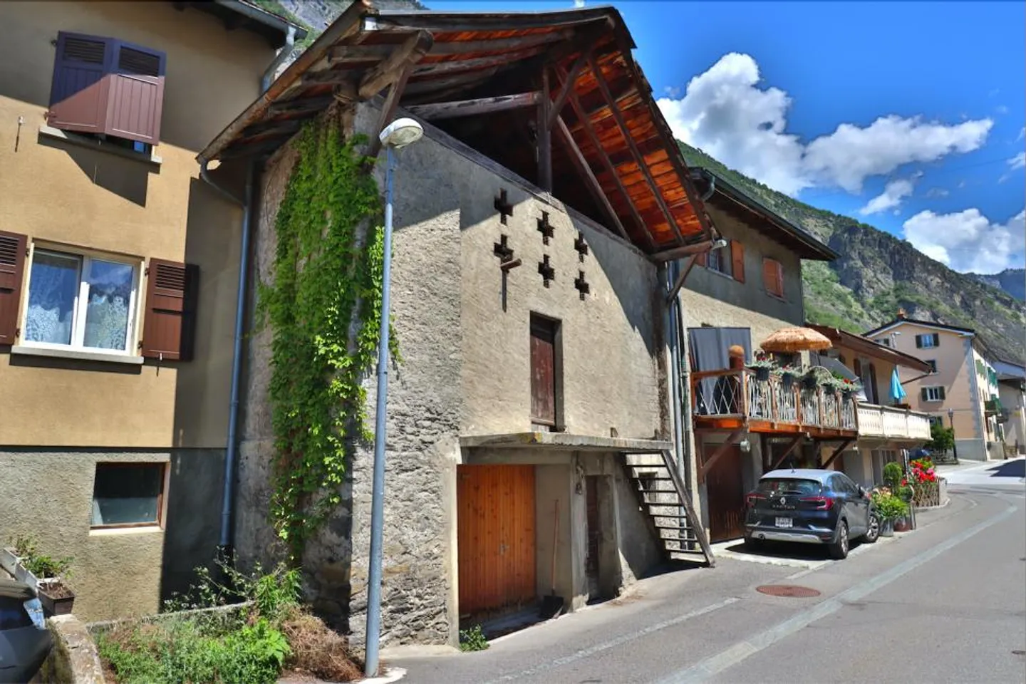 Bauwerk zur Renovierung mit Baugenehmigung - Foto 3 von 10