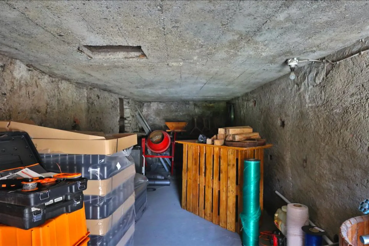 Bauwerk zur Renovierung mit Baugenehmigung - Foto 5 von 10