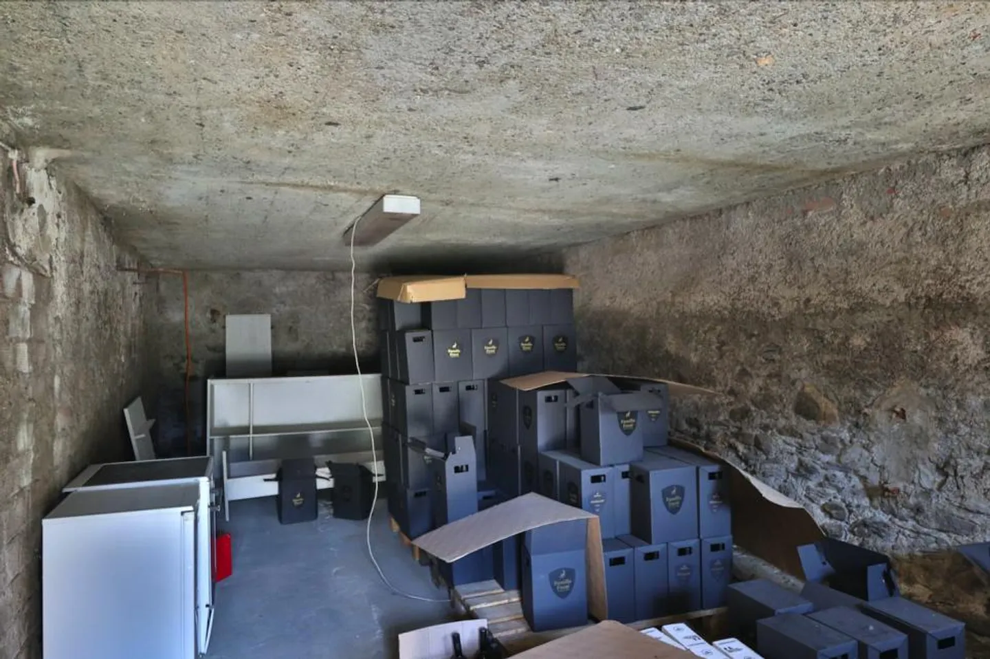 Bauwerk zur Renovierung mit Baugenehmigung - Foto 6 von 10