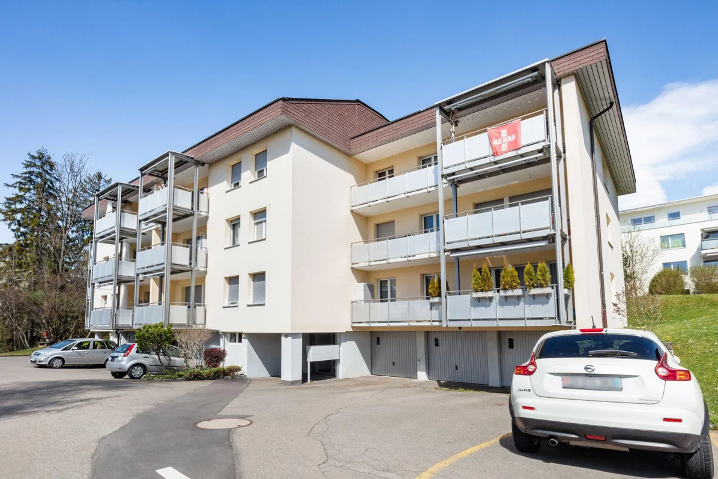 Louer sans dépôt - grand appartement familial avec beau balcon - Photo 1 sur 5