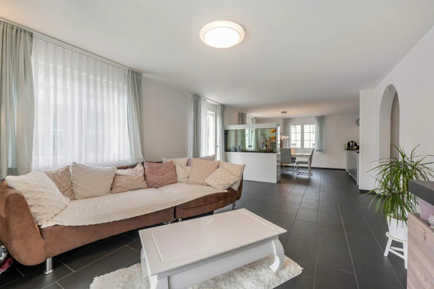 Gehobenes 5.5-Zimmer-Einfamilienhaus an ruhiger, begehrter Wohnlage! - Foto 6 von 15