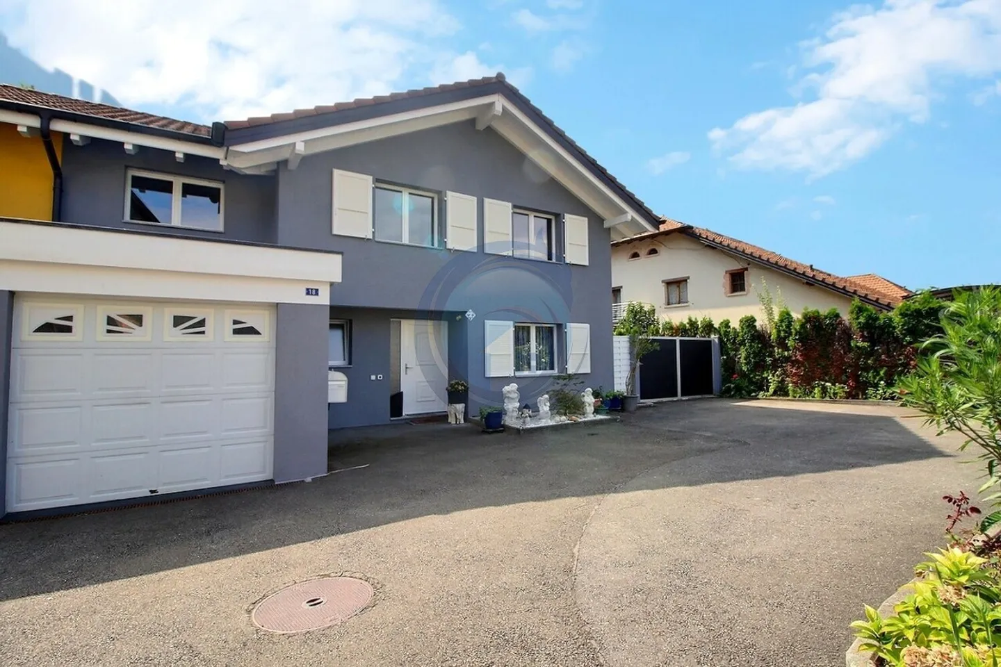 Charming Semi-Detached House with 7.5 Rooms - Photo 1 of 19