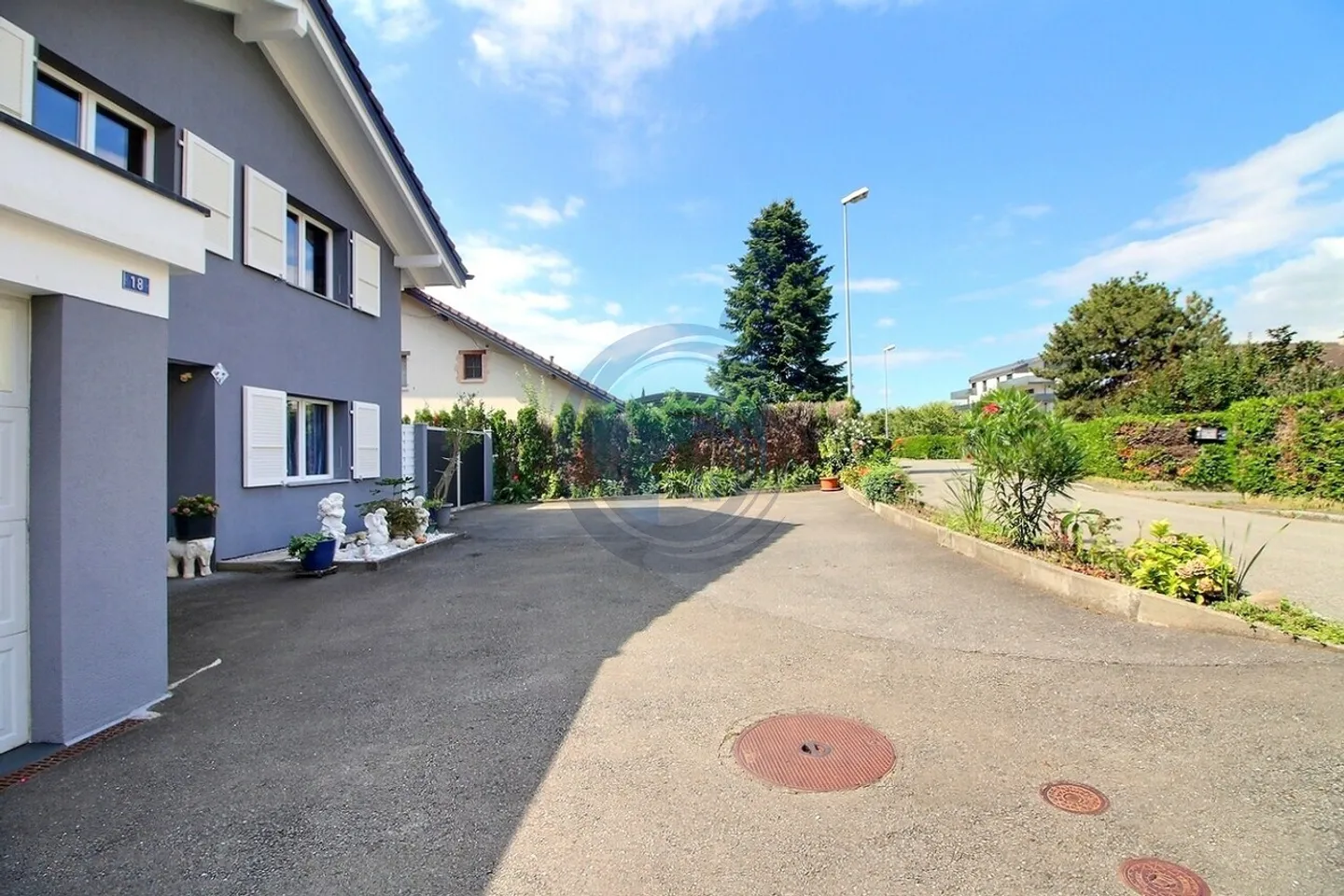 Charming Semi-Detached House with 7.5 Rooms - Photo 2 of 19